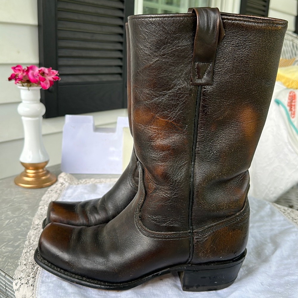 Vintage Dingo campus boots in great condition. Men’s 7D or fit Ladies 8 1/2